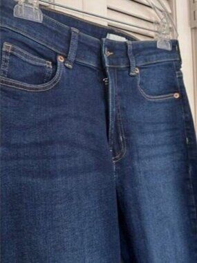 H&M Women's Size 10 Jeans - Stylish and Comfortable